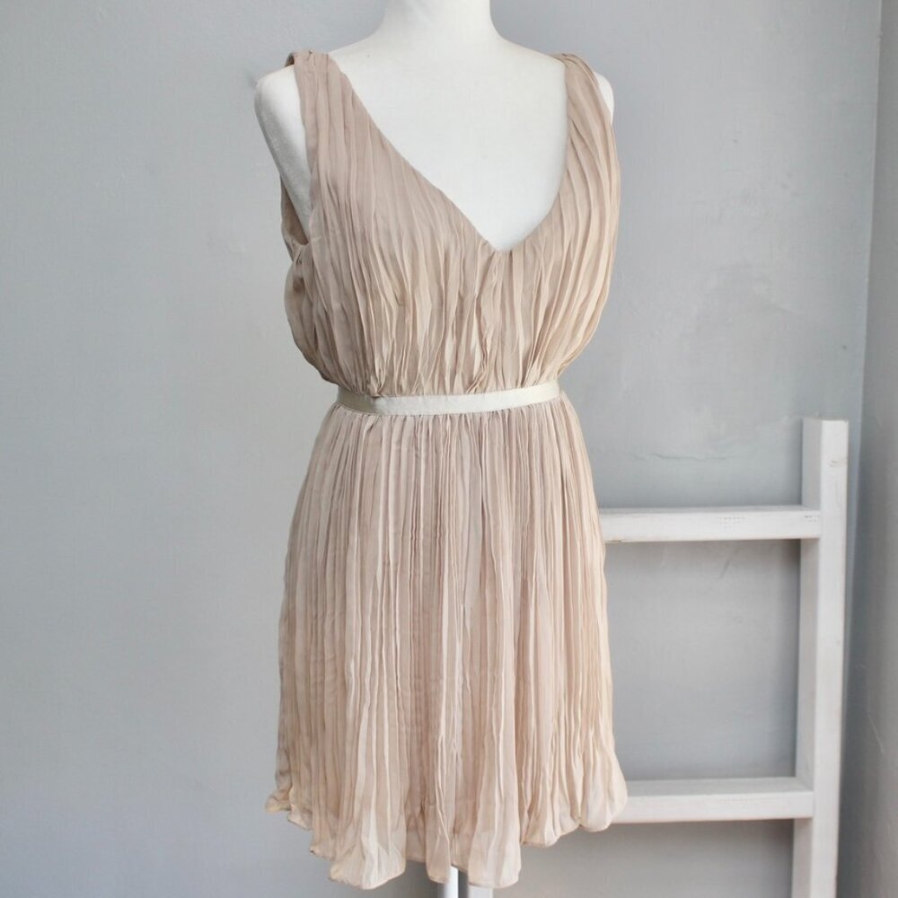 BB Dakota Cream Champagne Pleated V-Neck Sleeveless Mini Party Dress Size 8 - Picture 4 of 9